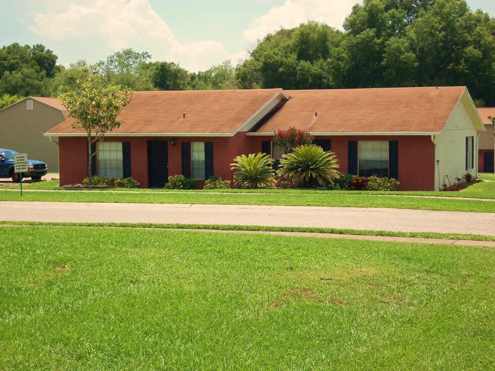 Valley View Garden Town Homes of Seffner, FL Pet Friendly Apartments